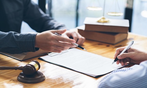 What to Consider When Choosing a Law Firm?